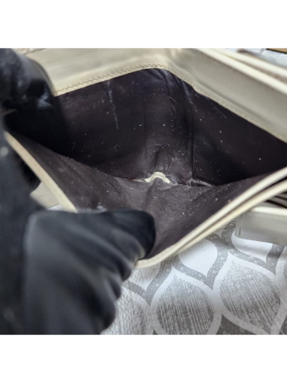 Authentic Gucci Vintage GG Signature Leather Compact Wallet Cream/Brown - Picture 12 of 15